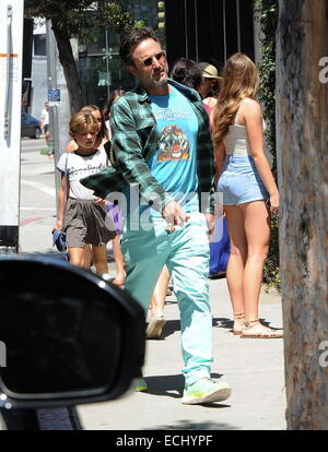 Courteney Cox et David Arquette vu ensemble pour une séance de magasinage chez Marc Jacobs à West Hollywood pour leur fille Coco et ses amis. L'ex couple a été vu à rire et à rire comme ils naviguer à travers le magasin. À un moment, David a été vu Banque D'Images