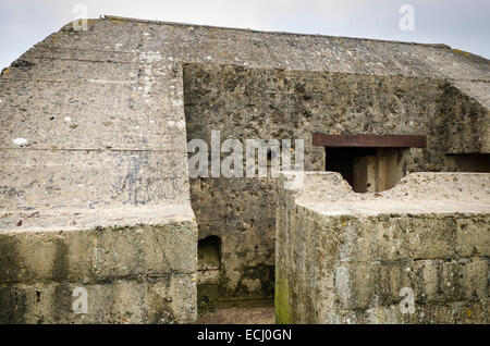 La seconde guerre mondiale bunker allemand sur Omaha Beach, Normandie, France Banque D'Images