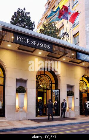 France, Paris, l'Avenue Georges V, l'hôtel Four Seasons George V Banque D'Images