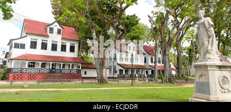 Statue de la Reine Wilhelmina à l'agent quartiers au patrimoine mondial de l'ensemble de Fort Zeelandia, Paramaribo, Suriname Banque D'Images