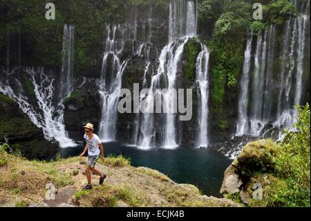 La France, l'île de la Réunion (département français d'outre-mer), le Parc National de La Reunion (Reunion National Park), classée au Patrimoine Mondial de l'UNESCO, Saint Joseph, la rivière Langevin sur le flanc du volcan Piton de la Fournaise, également appelé cascade de Grand galet Banque D'Images