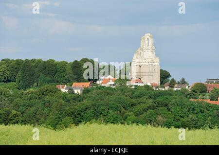 La France, Pas de Calais, Mont Saint Eloi, Abbey ruins et Mont Saint Eloi village Banque D'Images