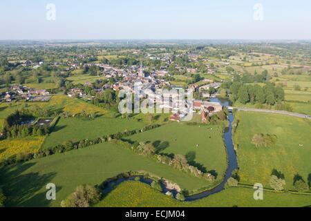 France, Nord, Maroilles, bocage et rivière helpe mineure (vue aérienne) Banque D'Images