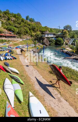 République de Macédoine, Saraï, le lac et le canyon de Matka, alimenté par la rivière Treska Banque D'Images