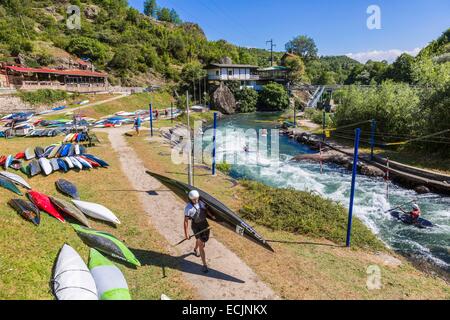 République de Macédoine, Saraï, le lac et le canyon de Matka, alimenté par la rivière Treska Banque D'Images