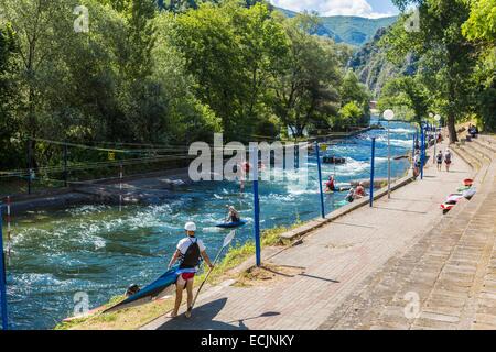 République de Macédoine, Saraï, le lac et le canyon de Matka, alimenté par la rivière Treska Banque D'Images