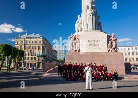 Lettonie (pays baltes), Riga, capitale européenne de la culture 2014, centre historique classé au Patrimoine Mondial par l'UNESCO, la place du monument de la liberté (Brīvības Pieminelkis) Banque D'Images