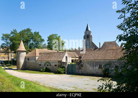 France, Essonne, Saint Cyr sous Dourdan, La Ferme des tourelles, l'église de Saint Cyr et Sainte Julitte Banque D'Images