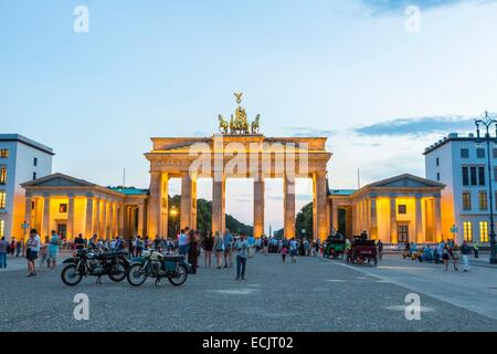 Allemagne, Berlin, l'est le quartier berlinois de Mitte, la Porte de Brandebourg Banque D'Images