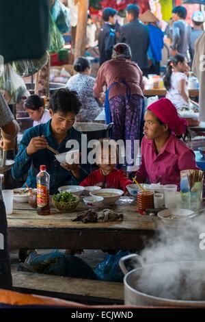 Vietnam, province de Lao Cai, Muong Khuong, marché de minorités ethniques Banque D'Images
