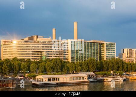 France, Paris, le quai de Seine, quai de la Rapee bâtiments Banque D'Images