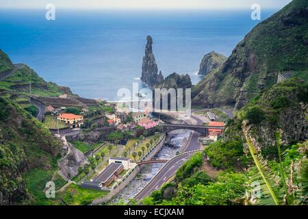 Le Portugal, l'île de Madère, Porto Moniz, le petit village de Ribeira da Janela Banque D'Images