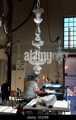 France, Moselle, Saint Louis les Bitche, la Cristallerie Saint Louis (Saint Louis), fabricant de verre en cristal de Murano atelier de montage Banque D'Images