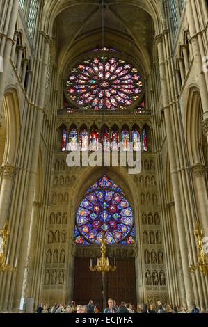 France, Marne, Reims, Notre Dame de la cathédrale de Reims, inscrite au Patrimoine Mondial de l'UNESCO, Portail Royal, le portail central arrière et la façade ouest rose