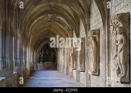 France, Meuse, Verdun, district de Ville Haute (Ville Haute), la cathédrale du 10ème siècle, des statues de style roman du 12ème siècle dans le cloître Banque D'Images