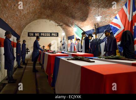 France, Meuse, Verdun, citadelle souterraine, poste de commandement souterrain au cours de la Première Guerre mondiale où plus de dix mille hommes vivaient, reconstitution de la cérémonie de désignation du Soldat inconnu parmi huit cercueils Banque D'Images