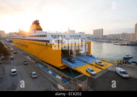 La France, Var, Toulon, le port de commerce Banque D'Images