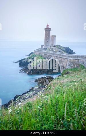 France, Manche, mer d'Iroise, le Goulet de Brest, Plouzane, Pointe du petit minou, petit minou lighthouse Banque D'Images