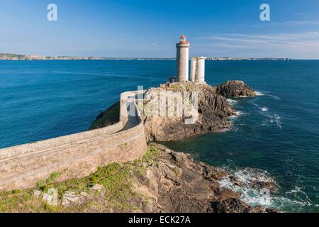 France, Manche, mer d'Iroise, le Goulet de Brest, Plouzane, Pointe du petit minou, petit minou lighthouse Banque D'Images
