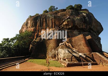 Sri Lanka, Matale, Sigiriya, la citadelle, classée au Patrimoine Mondial de l'UNESCO, la montagne du lion Banque D'Images