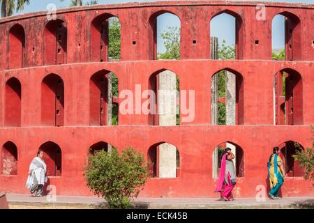 L'Inde, New Delhi, Jantar Mandar, observatoire astronomique construit par le maharaja Sawai Jai Singh II au début du 18e siècle Banque D'Images