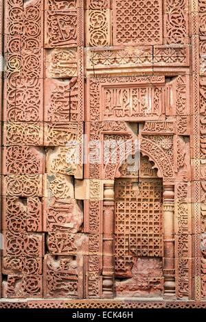 L'Inde, New Delhi, Qutb Minar complex inscrite au Patrimoine Mondial de l'UNESCO, le tombeau de Shams-ud-din Iltutmish à partir du début du xiiie siècle Banque D'Images