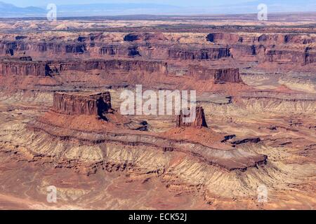 United States, Utah, Colorado Plateau, Glen Canyon National Recreation Area près de Canyonlands National Park, des Buttes de la Croix avec les falaises d'Orange à l'arrière-plan (vue aérienne) Banque D'Images