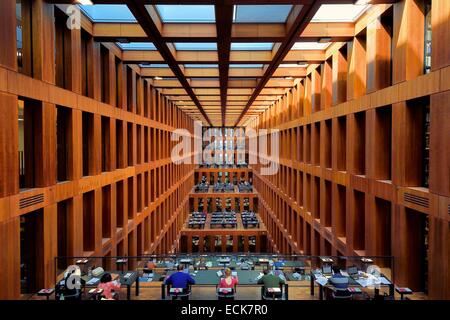 Allemagne, Berlin, Jacob und Wilhelm Grimm Zentrum, la bibliothèque de l'Université Humboldt, construit par l'architecte suisse Max Dudler et inauguré en 2009 Banque D'Images