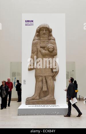 Allemagne, Berlin, l'île aux musées, classée au Patrimoine Mondial de l'UNESCO, Musée de Pergame (Pergamonmuseum) Dur, Sharrukin-Khorsabad (Iraq), le Palais de la Néo-roi assyrien Sargon II (721-705 avant J.-C.), d'hypotension relief montrant un lion taming six héros gondolé (plâtre Banque D'Images