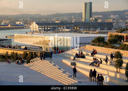 France, Bouches du Rhône, Marseille, zone euro-méditerranéenne, Villa La Méditerranée, l'architecte Stefano Boeri, jardin Migration, MuCEM Musée des civilisations de l'Europe et de la Méditerranée R. Ricciotti et R. Carta architectes, Hangar J1 et la Tour CMA CGM, Banque D'Images