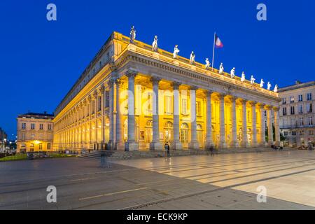 France, Gironde, Bordeaux, zone classée au Patrimoine Mondial de l'UNESCO, l'Opéra National de Bordeaux, Grand Théâtre, colonnes corinthiennes, muses et déesses, Place de la Comédie Banque D'Images