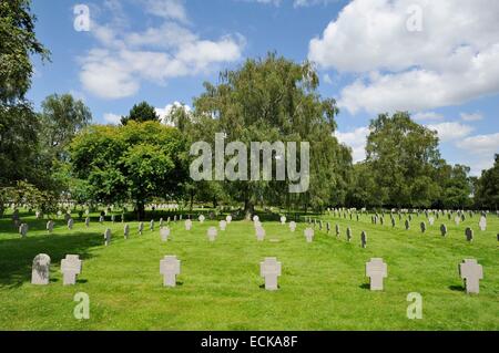 La France, Pas de Calais, Carvin, cimetière militaire allemand de la Première Guerre mondiale Banque D'Images