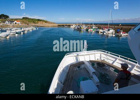 France, Morbihan, le Golfe du Morbihan, le Ponant îles, l'île de Houat, l'arrivée d'un navire de croisière Banque D'Images