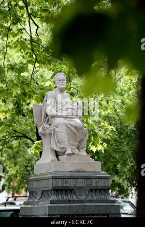 France, Doubs, Besançon, Place Granvelle, statue de Victor Hugo, né en 1802 à Besançon Banque D'Images