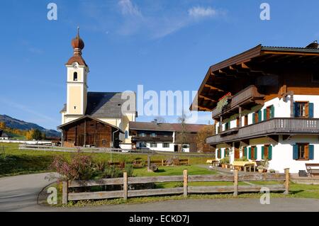 Autriche, Tyrol, Going am Wilder Kaiser, paysage alpin et cottage avant le Wilder Kaiser Banque D'Images