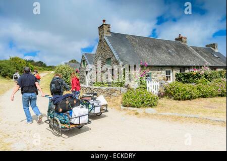 France, Manche, Cotentin, l'île de Chausey, Grande Ile, le transport des bagages est en charrette, l'île n'ayant pas de véhicule à moteur Banque D'Images