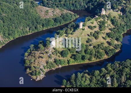 France, Creuse, Crozant, le château au confluent de la Petite creuse et la Sedelle rivières (vue aérienne) Banque D'Images