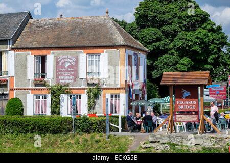 France, Calvados, Benouville, Gondree Cafe près de Pegasus Bridge, la première maison française publié le 6 juin 1944 par un commando britannique Banque D'Images