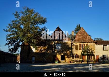 France, Périgord, Dordogne, Molieres, une bastide fondée en 1284, de la place principale Banque D'Images