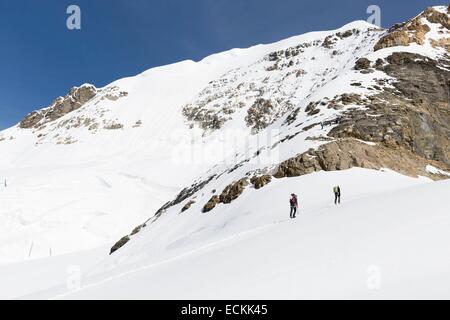 La Suisse, canton de Berne, Wengen, inscrite au Patrimoine Mondial de l'UNESCO, d'alpinistes escalade M÷nch peak Banque D'Images