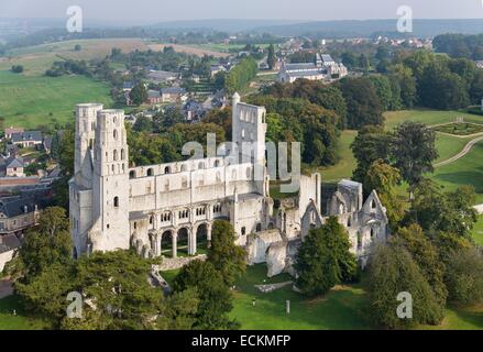 France, Seine Maritime, Jumièges, Abbaye Saint Pierre de Jumièges fondée au septième siècle (vue aérienne) Banque D'Images