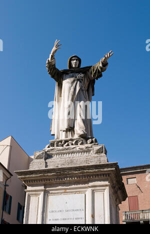 Statue de Girolamo Savonarola, Ferrara, Italie Banque D'Images