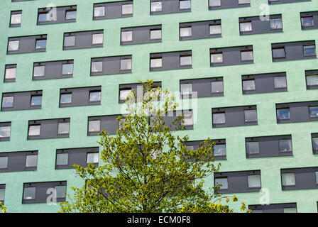 Façade verte du bloc d'appartements près de Wembly Londres Banque D'Images