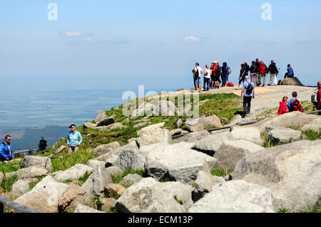 Les personnes qui visitent la montagne Brocken à Parc National de Harz (Allemagne) Banque D'Images