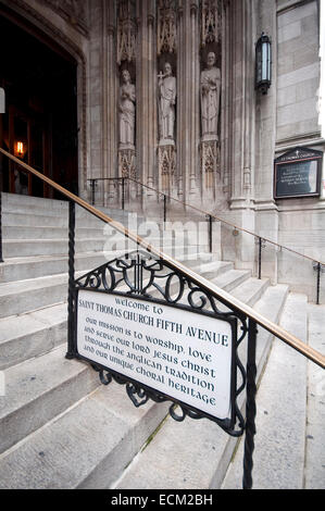 L'église Saint Thomas, 5e Avenue, Manhattan, New York City, New York, États-Unis d'Amérique, Amérique du Nord Banque D'Images