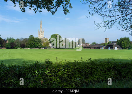 Cathédrale de Norwich à partir de l'ensemble de l'école Riverside rois du Jeu Banque D'Images