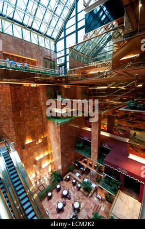 Usa, New York City, Manhattan, 5e Avenue, Trump Tower Atrium Banque D'Images