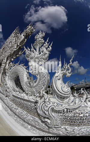 Statue de serpent de Naga à Wat Rong Khun, Le Temple blanc, Temple bouddhiste, Chiang Rai, Thaïlande Banque D'Images