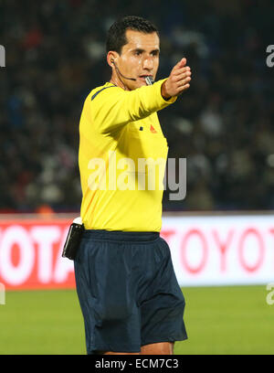 Marrakech, Maroc. Dec 16, 2014. Coupe du Monde de la Coupe du Club. Cruz Azul contre le Real Madrid. L'arbitre E Osses accorde un coup franc pour du vrai. Credit : Action Plus Sport/Alamy Live News Banque D'Images