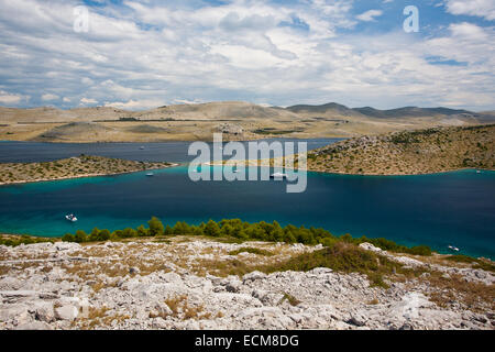 Une vue de la pointe de l'île Levrnaka, Parc National de Kornati, Dalmatie, Croatie Banque D'Images